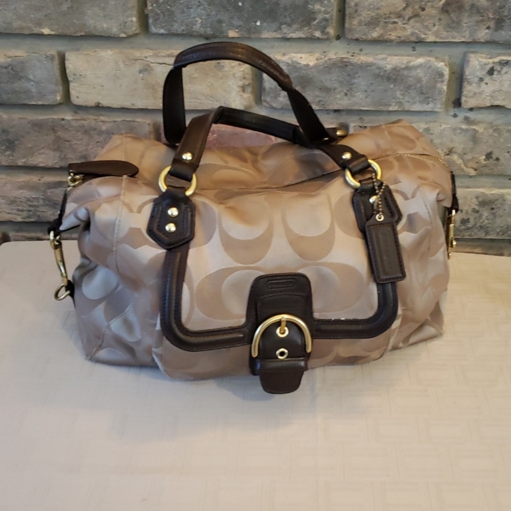 💯% authentic Coach emblem bag